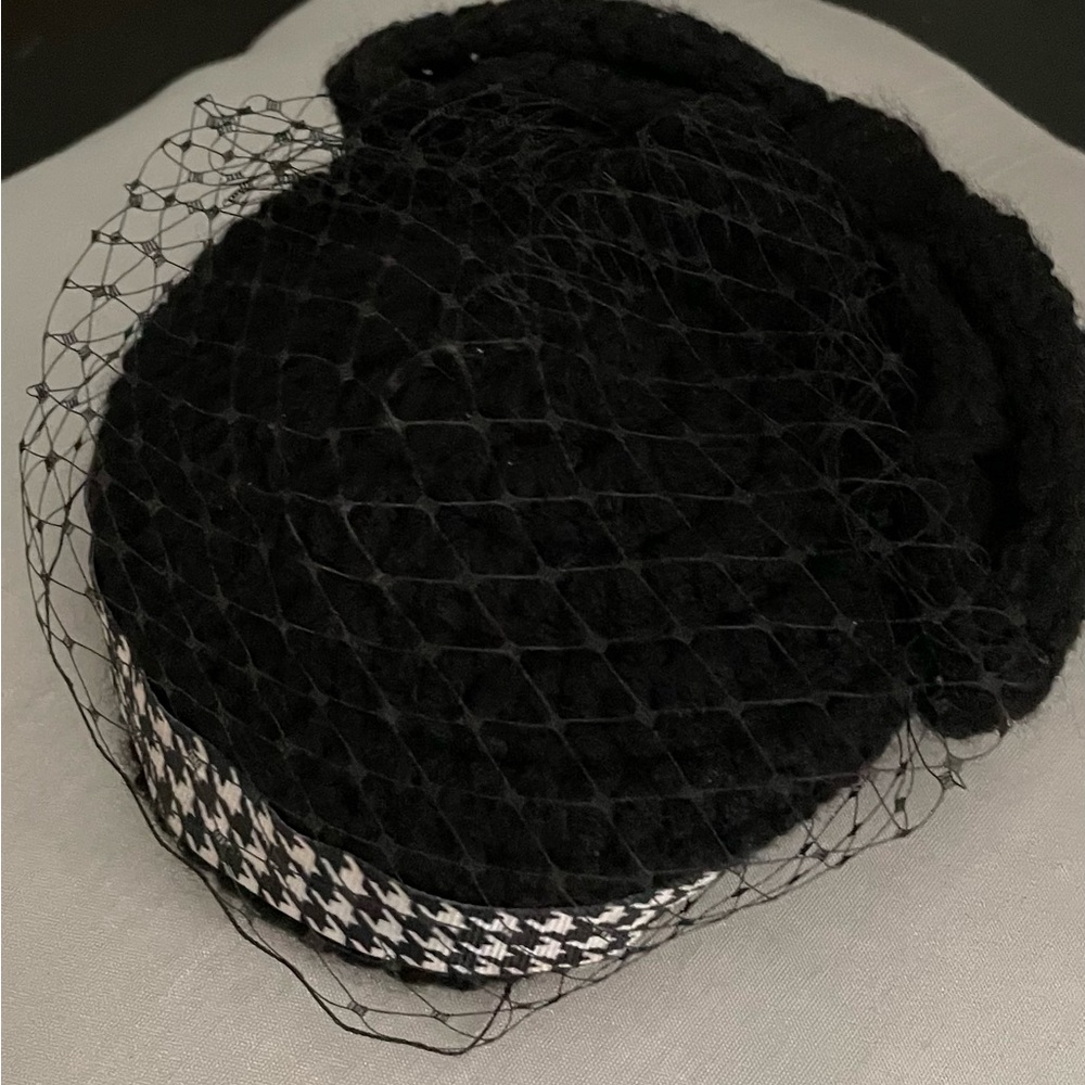 Handmade Fascinator - Picture 3 of 3